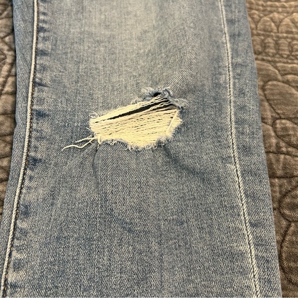 LOFT High Rise Skinny Distressed Jean. Light wash 4/27 - Picture 10 of 14